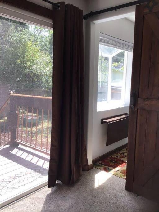 מרטינז Refreshing Cottage With Luxury Bath מראה חיצוני תמונה